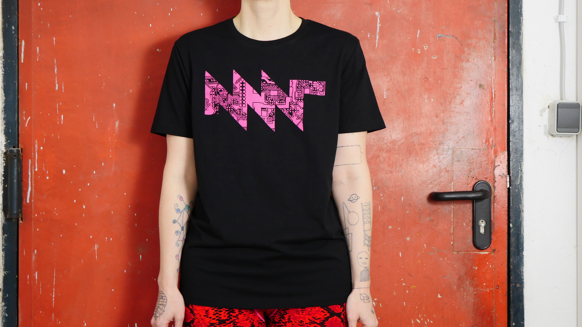 MNT Pocket Reform T-Shirt (Pink PCB)